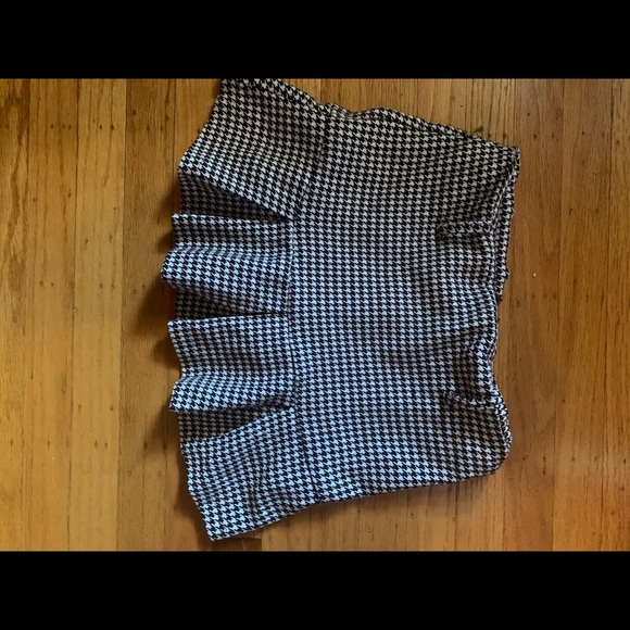 Mini Skirt - Picture 2 of 3